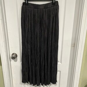 Vici collection Selah Plisse maxi skirt